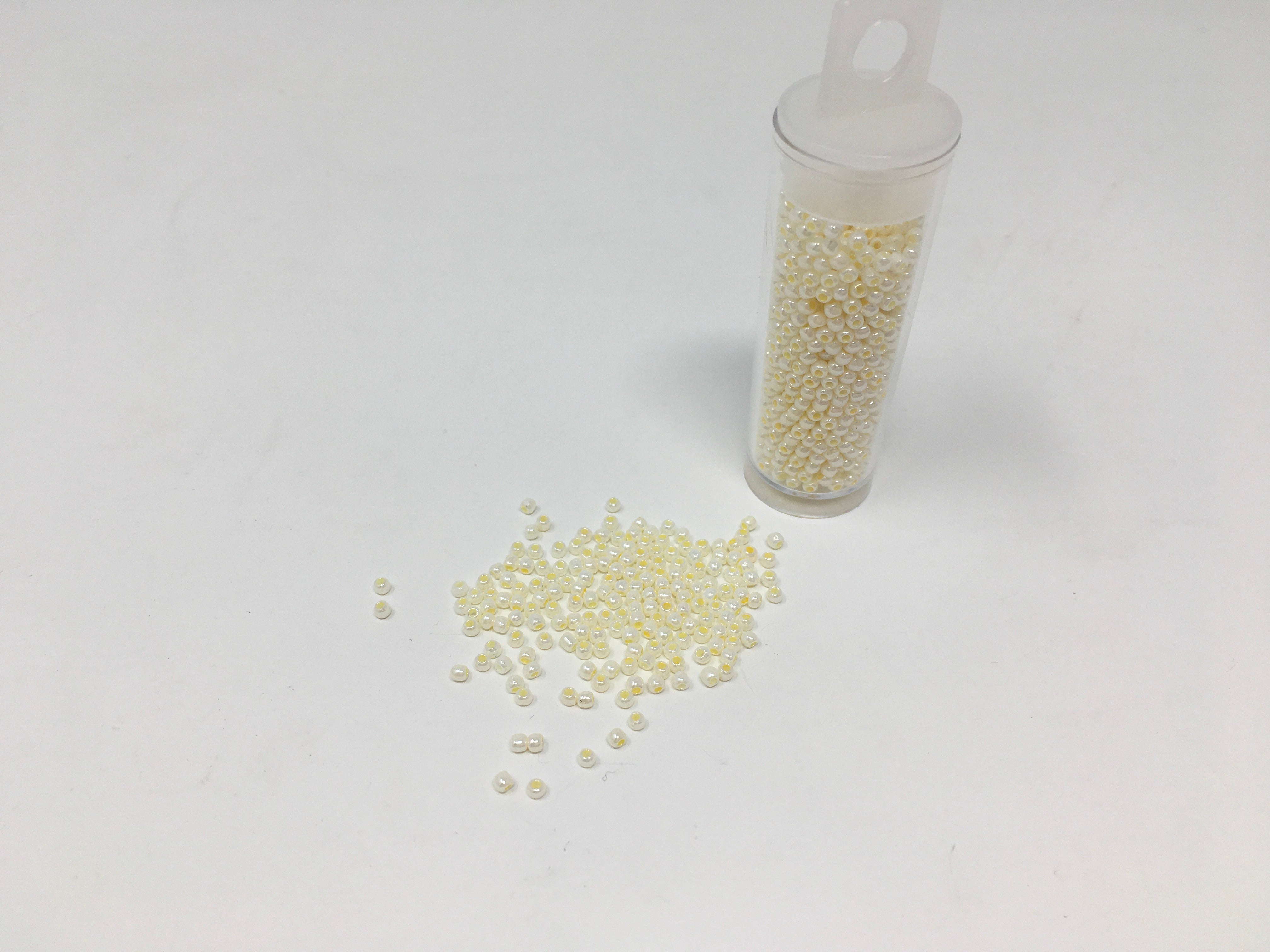 Seed Beads Size 11/0 - Snowfall